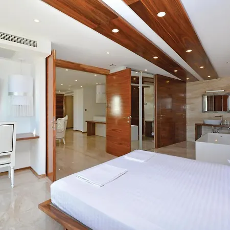 度假居 Eight-bedroom In