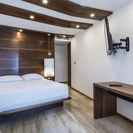 度假居 Eight-bedroom In *