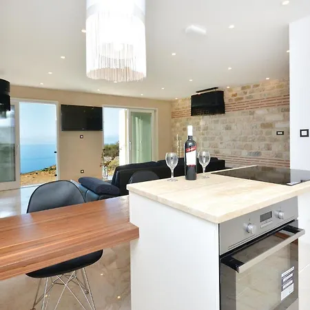 Eight-bedroom In